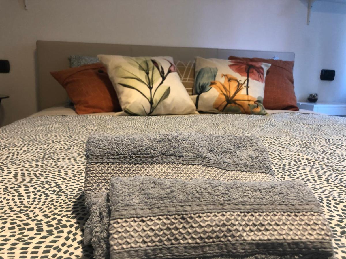 Charming Elise- Close To Station Apartment