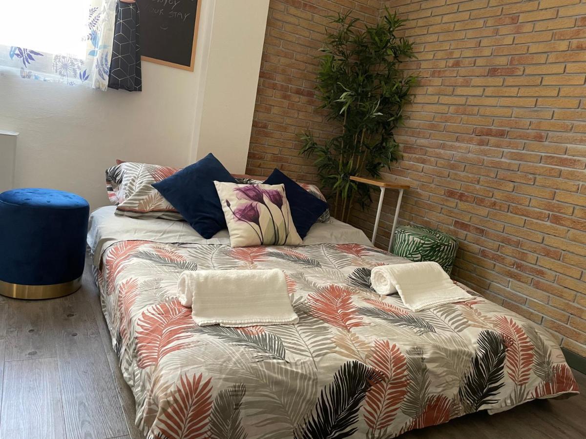Charming Elise- Close To Station Apartment *